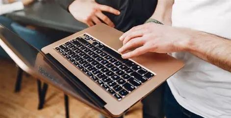 Permanence informatique pour les seniors de Vand&oelig;uvres